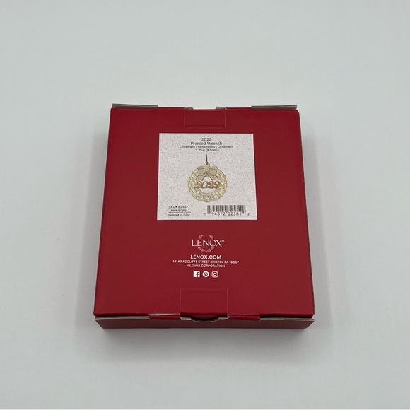 NEW Lenox Pierced Wreath 2022 Porcelain Ornament Annual Christmas Holiday 3.8” - Picture 4 of 4